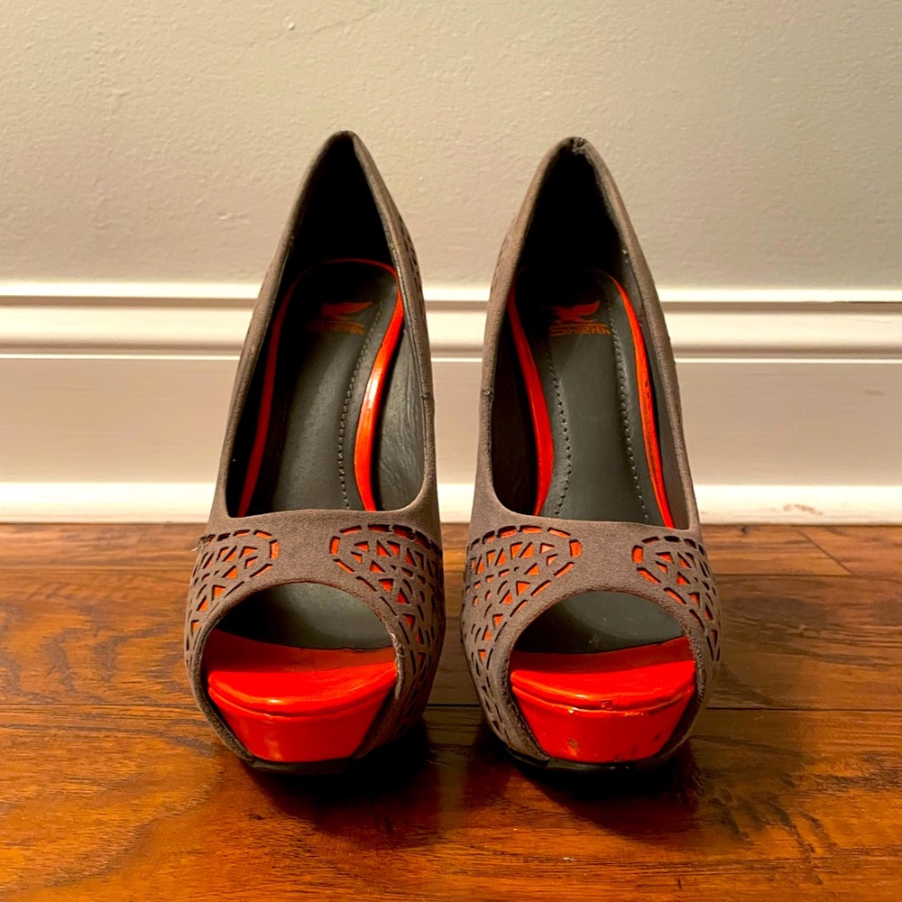Peep Toe High Heel pump